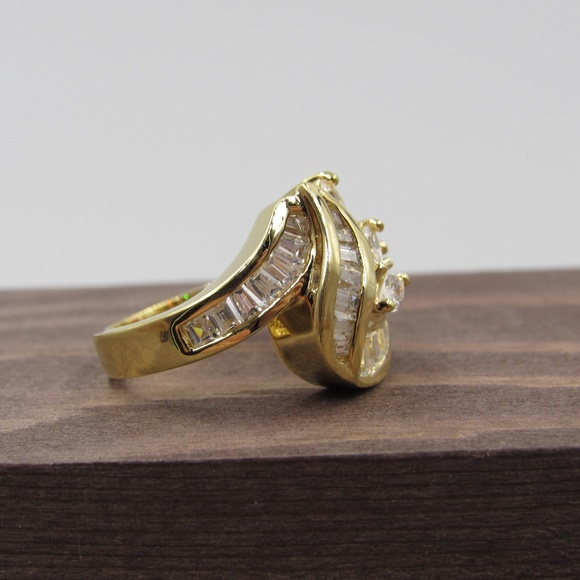 Size 6.25 Gold Tone Unique CZ Diamond Band Ring - Picture 3 of 7